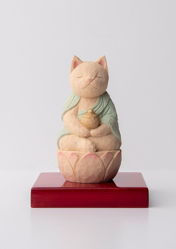 木彫りの薬師猫 袈裟を着た猫仏さま 定印/薄緑