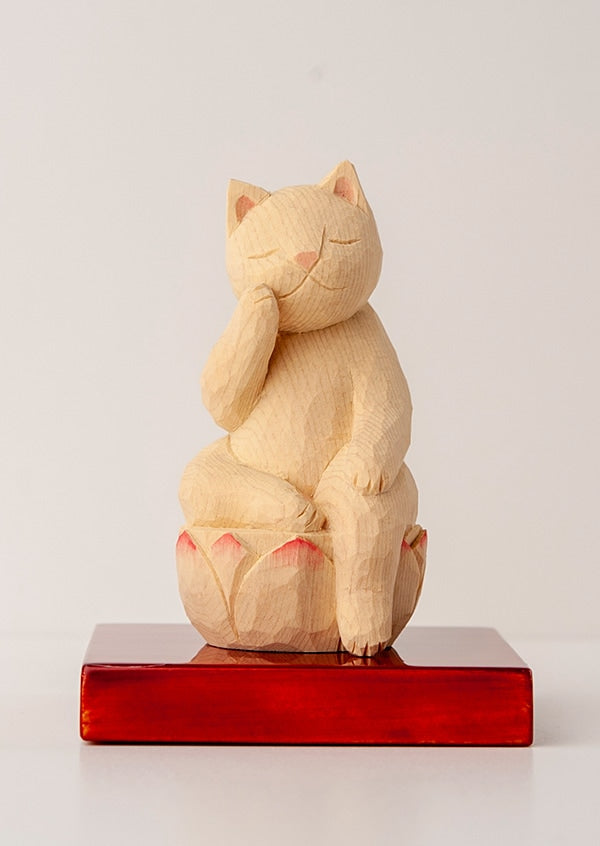 木彫りの弥勒猫 淡彩色 猫仏さま