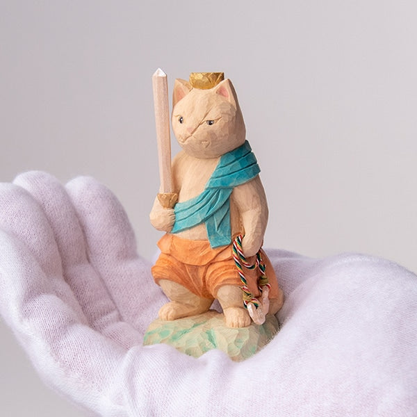 木彫りの立不動明王猫
