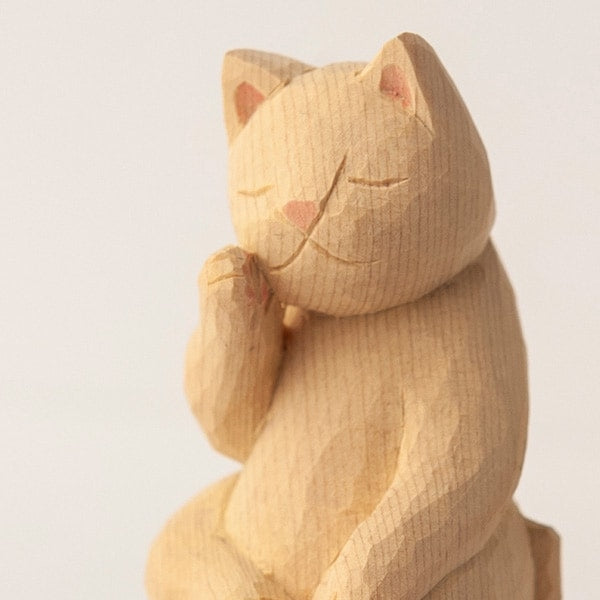 木彫りの弥勒猫 淡彩色 猫仏さま