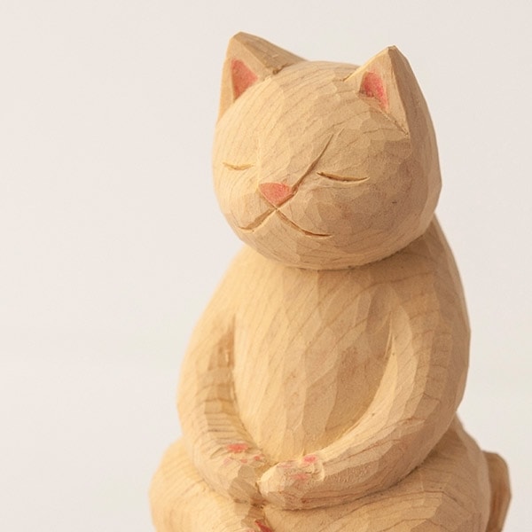 木彫りの座禅猫 淡彩色 猫仏さま