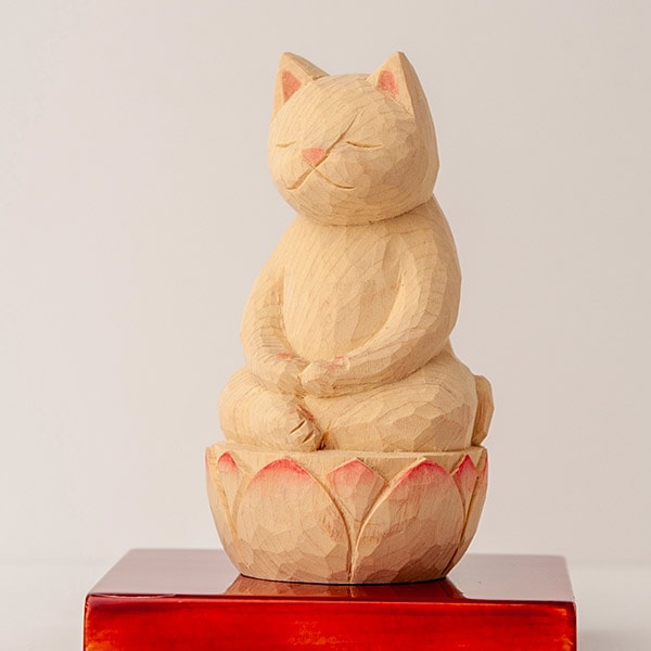 木彫りの座禅猫 淡彩色 猫仏さま