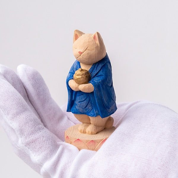 木彫りの立薬師猫 袈裟を着た猫仏さま