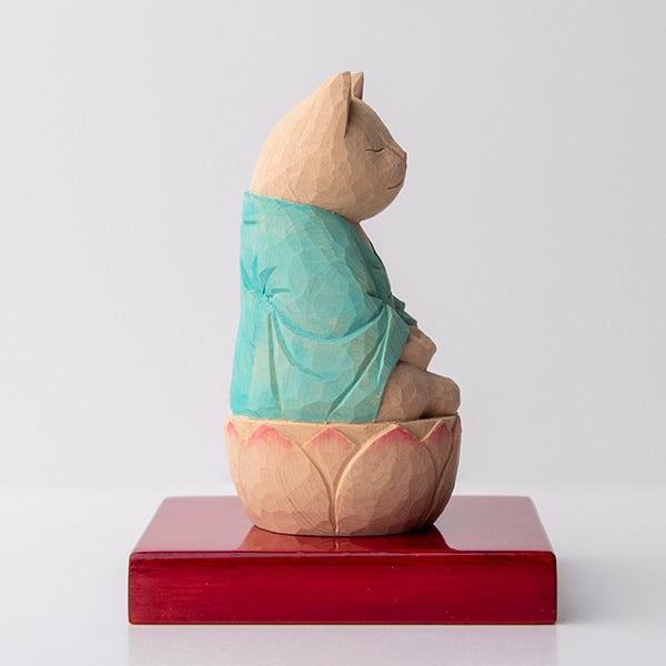 木彫りの座禅猫 袈裟を着た猫仏さま 薄水色