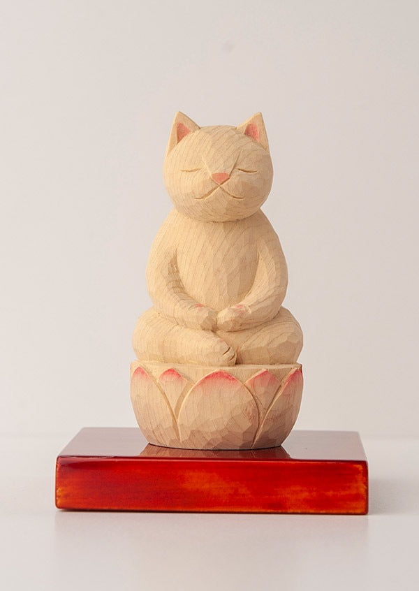 木彫りの座禅猫　淡彩色　猫仏さま