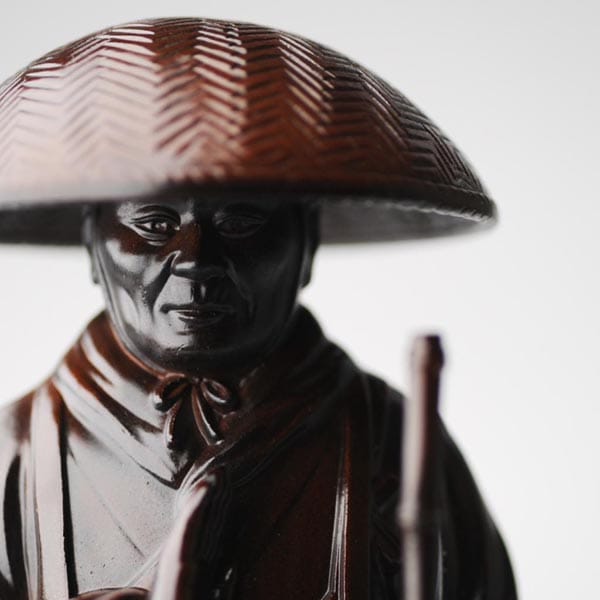 親鸞聖人 - 総高24cm　茶彩色　高岡銅器