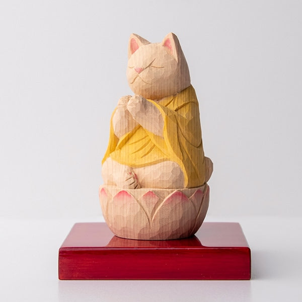 木彫りの合掌猫 袈裟を着た猫仏さま 黄色