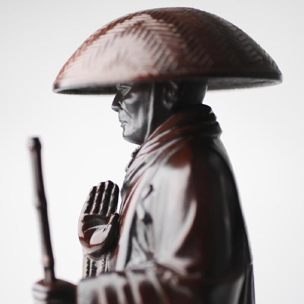 親鸞聖人 - 総高24cm　茶彩色　高岡銅器