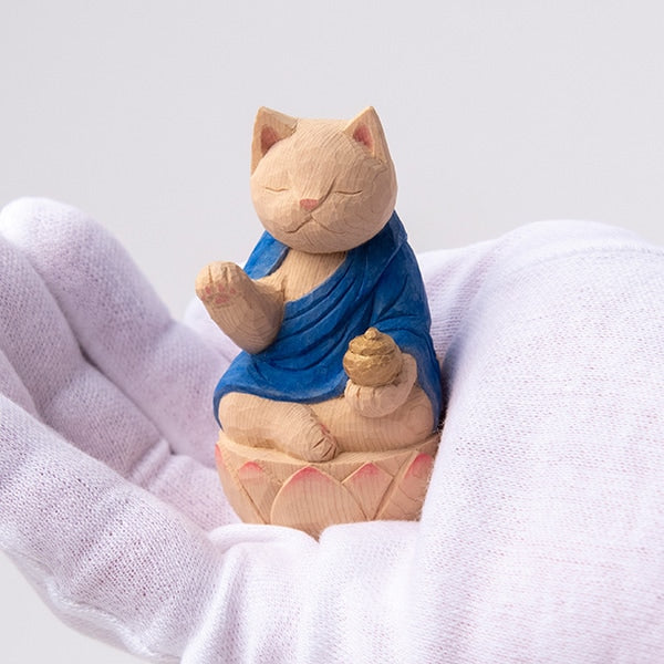 木彫りの薬師猫 袈裟を着た猫仏さま