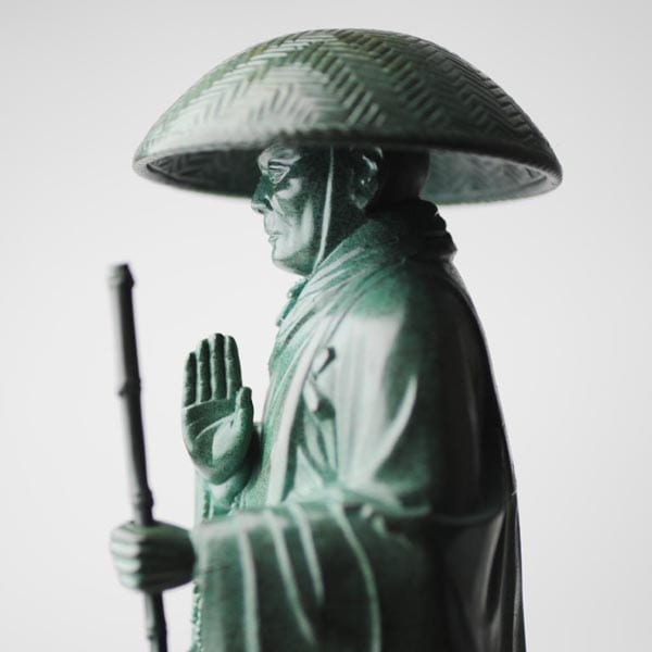 親鸞聖人 - 総高24cm　青銅色　高岡銅器
